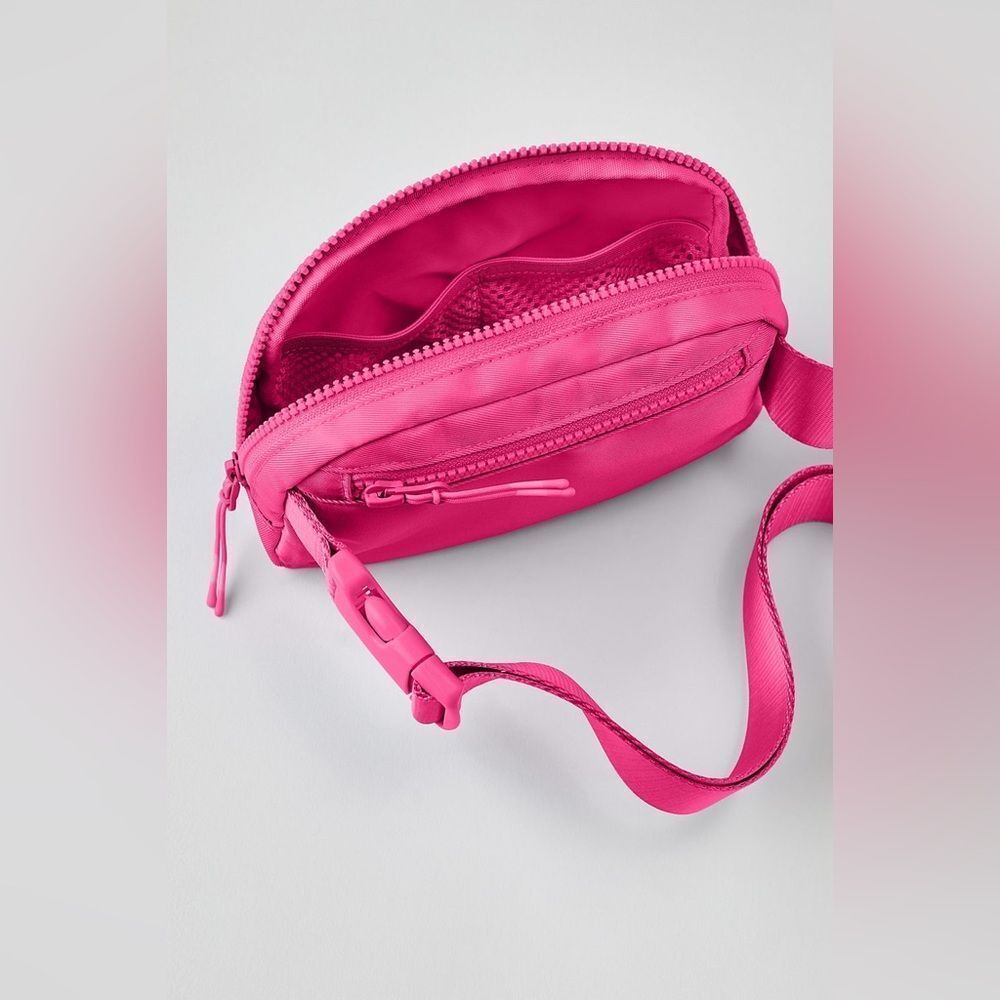 NWT Fabletics *Pink Crush* The Belt Bag - Picture 2 of 5